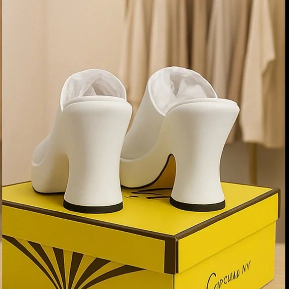 Elegant Cream Platform Mules - Picture 4 of 6
